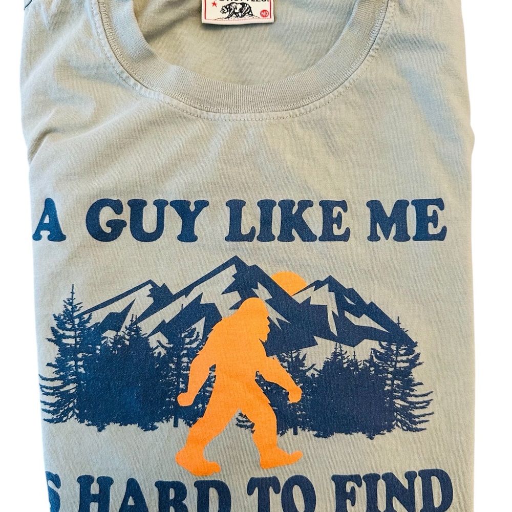 Alaska Chicks Sasquatch Bigfoot Shirt Mens Medium - Picture 5 of 6